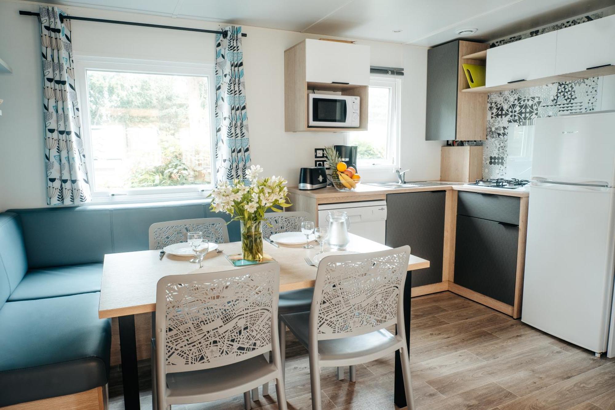 Mobil Home Xxl 4 Chambres - Camping A L'Ombre Des Tilleuls Peyrouse Exterior photo